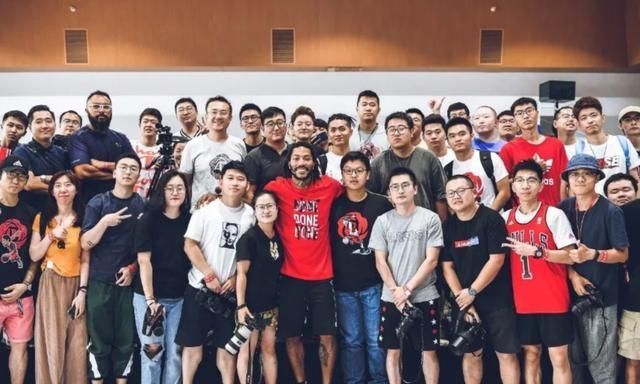 一套开启创业回忆的「球鞋礼盒」,adidas X WEN鞋评专属限定开箱