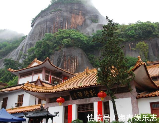 中国“最牛”寺庙，建在百丈高的悬崖上，四季香客络绎不绝