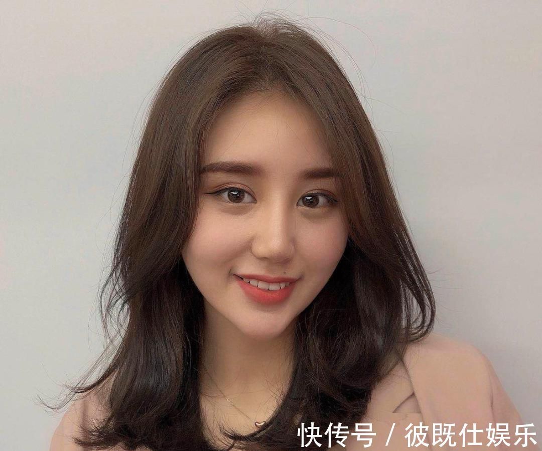 短发 今年流行这4款“发型”,既显嫩又能显脸小,颜值再低也能拯救