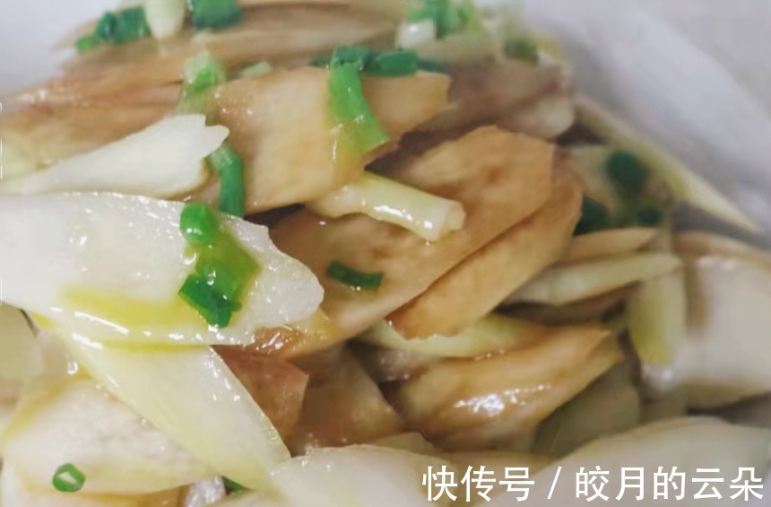 秋季正上市的菜,买来一烫一拌就上桌,清香鲜嫩营养好,简单好吃!