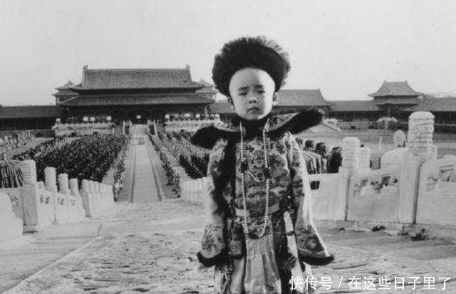 晚年|溥仪晚年去理发,见到吹风机后问了一个问题,旁人听后大笑起来