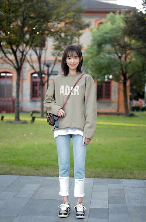 紧身裤拖地裤不如直筒裤,时髦百搭还显瘦,重点是不挑腿型!