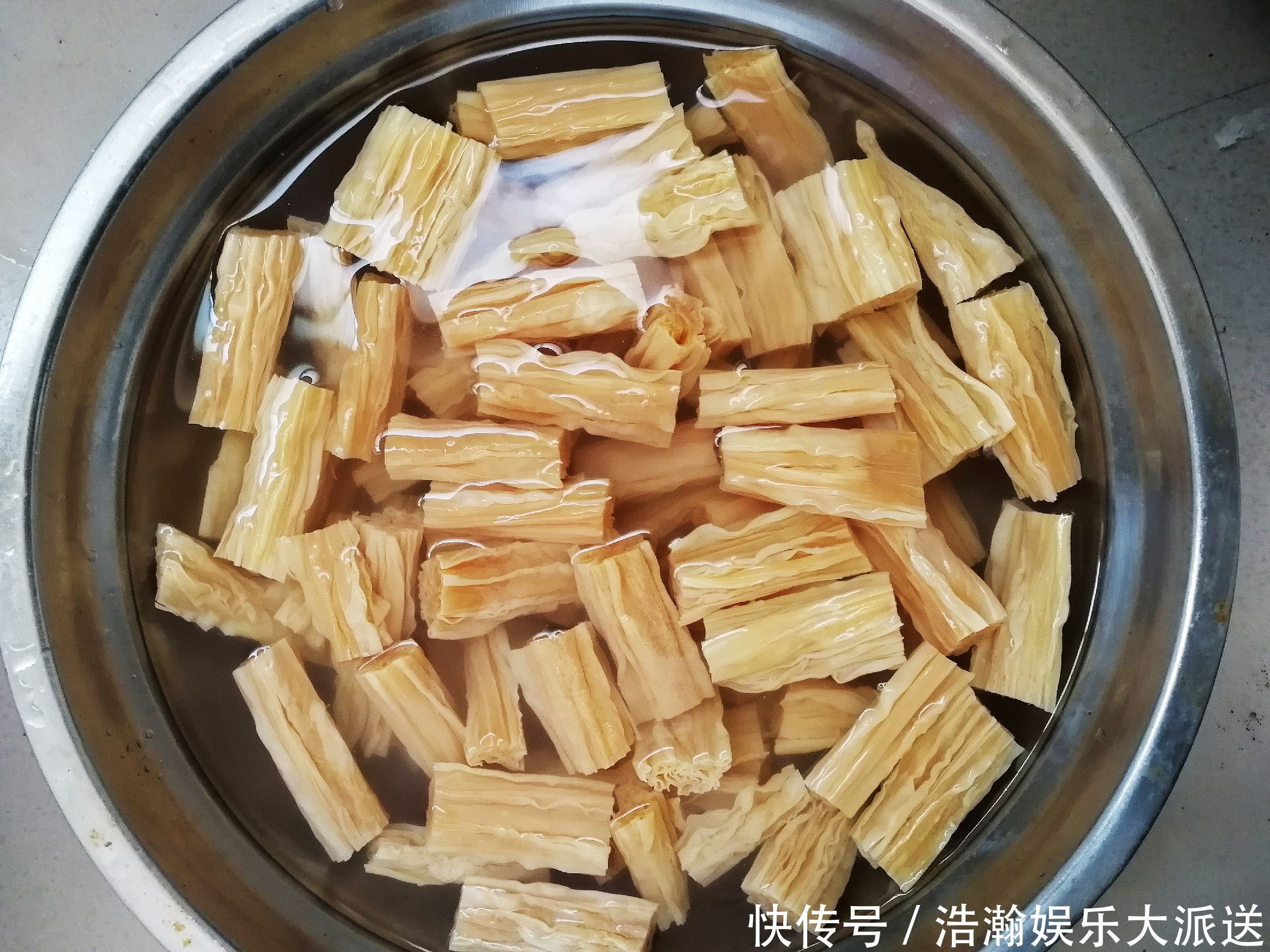 腐竹|还在用清水泡腐竹教你一招,简单快速的泡出劲道不夹生的腐竹