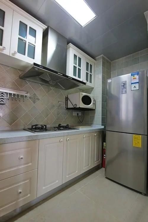 后背板|邻居家安装的橱柜没有后背板,回家后发现我家的也没有,装错了?