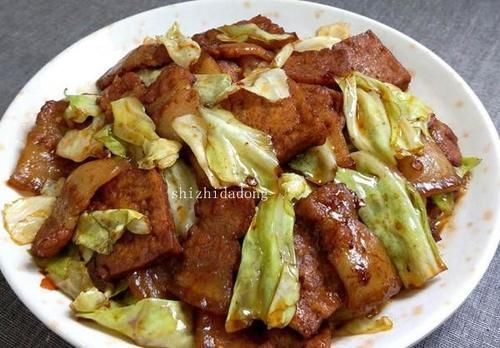 包菜|家人忙不迭地伸筷猛吃的家常下饭菜,香辣鲜美,实在是太美味了!