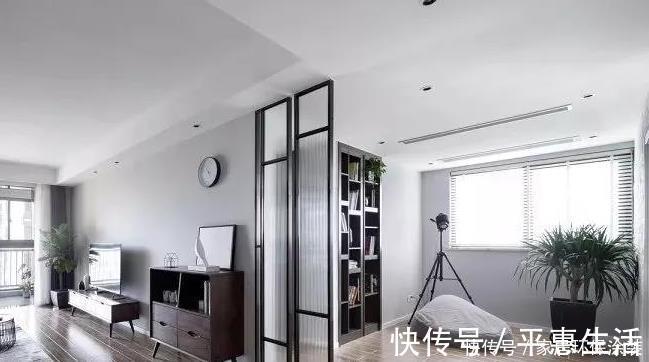 衣帽间|参观同事118㎡简约风新房,全屋灰色乳胶漆+白色踢脚线,爱了爱了