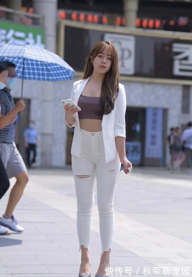 高跟鞋|“沙漏型”身材如何穿?遵循束腰的穿搭原则,一切便迎刃而解!