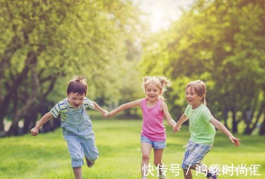 弹钢琴|6岁之前,孩子不宜过早学3项技能,尤其第二个