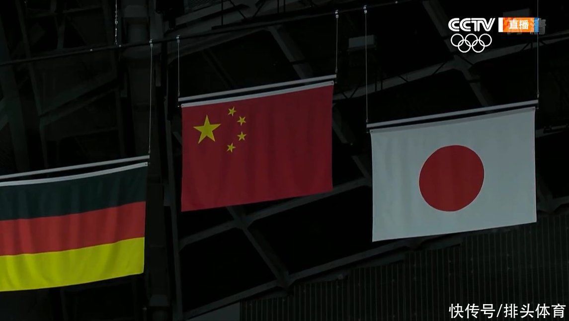 樊振東|馬龍假裝要戴兩塊金牌，許昕給樊振東加冕！央視：龍莽胖時(shí)代