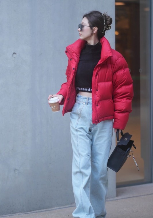 紧身裤|2022年羽绒服怎么穿才洋气?时髦精都在这样搭配,照着穿都很美!