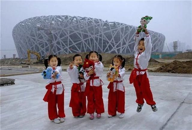 夫妇俩|中国首例全部幸存五胞胎，曾被民间称为“福娃”，后来过的如何？