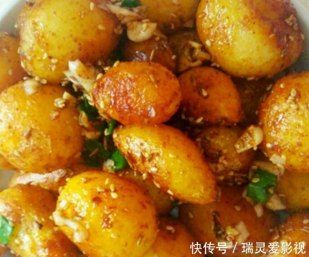 鲜香|土豆新吃法,一蒸一拌,鲜香入味,既当菜又当饭,太解馋了