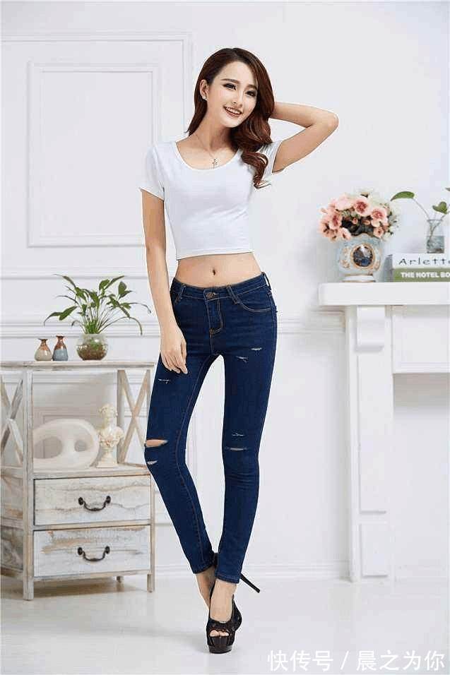 女人 牛仔裤时尚又贴心,尽显女人凸凹有致的身材!