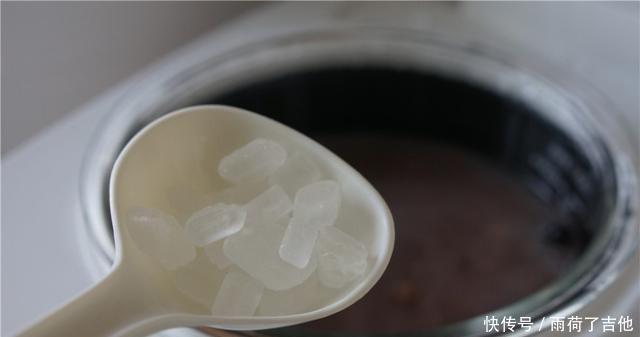 光泽|是“穷人的阿胶”,如果时不时地喝一碗,皮肤就会有光泽有弹性