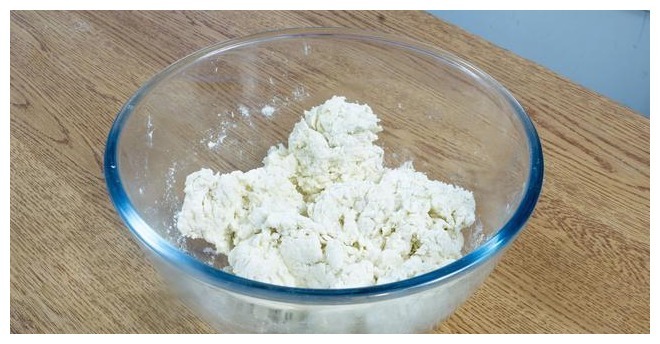 红豆饼不一样的做法，外面根本买不到，简单又好吃，4分钟就出锅