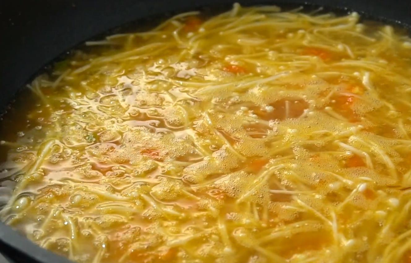 锅汤|冬天我家常做这锅汤,做法简单,营养丰富,一人一碗管饱又暖和