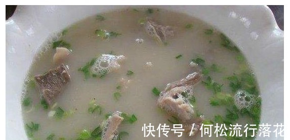 羊肉|炖羊肉汤,奶奶教我“老方法”,只需3种调味料,汤汁透鲜好喝!