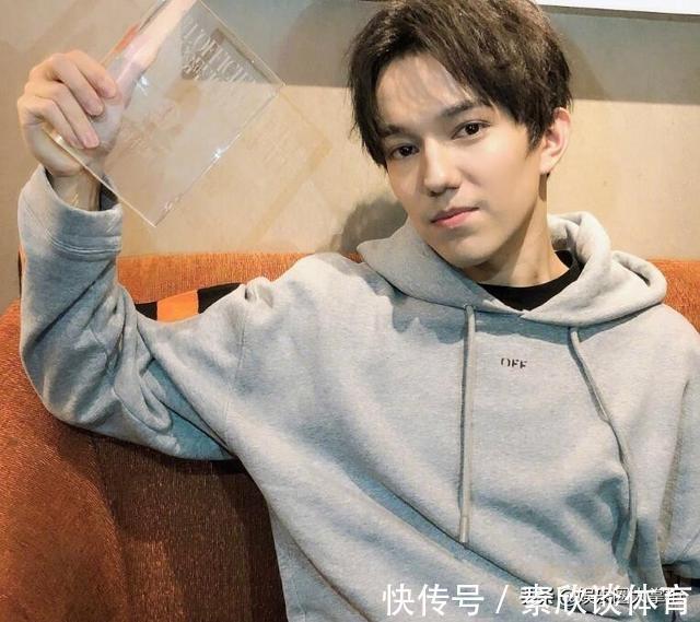 從國(guó)寶級(jí)歌手到一天吃不上飯,迪瑪希的故事遠(yuǎn)比你想象的令人崩潰