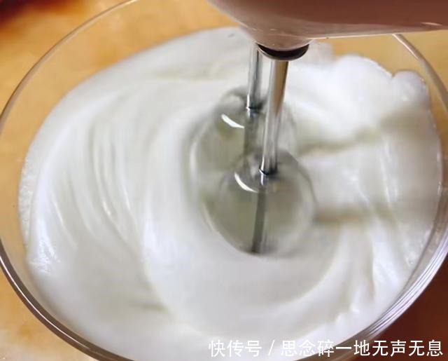 口感细腻的酸奶蛋糕,吃腻了平常的蛋糕,就试试这个吧!