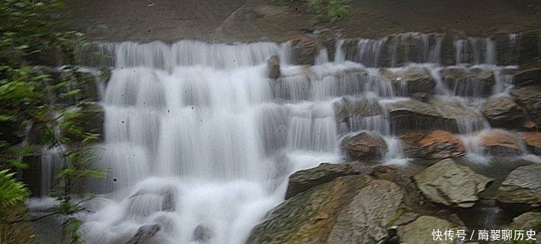 李白|李白写下千古名句,他抄袭后再续佳作,苏轼骂抄者又留下一名篇
