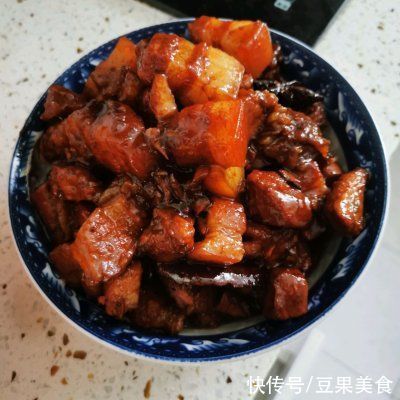 红烧肉最过瘾的吃法，做一次都不够吃