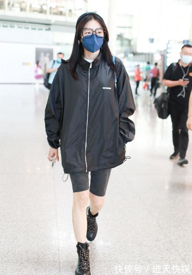 实用 长风衣已经过时了,今年流行简约防风衣,百搭有型还实用