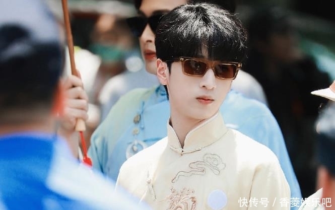 油纸伞 这次《快本》一定要追,嘉宾生图让人看愣,几大男神也纷纷加入