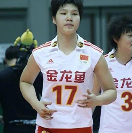 中国女排|中国女排新长城浮现!三副攻新人攻拦俱佳,04后小将神似徐云丽