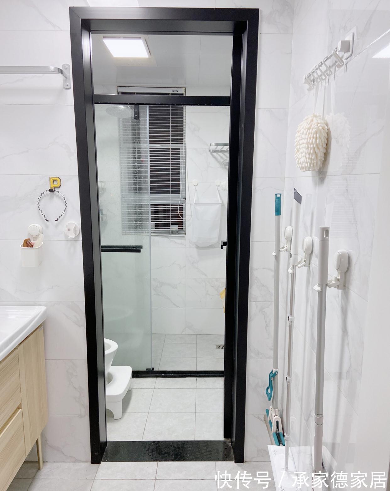 水龙头|因为“穷”,卫生间装修简简单单!添置5个小用品,高级感出来了