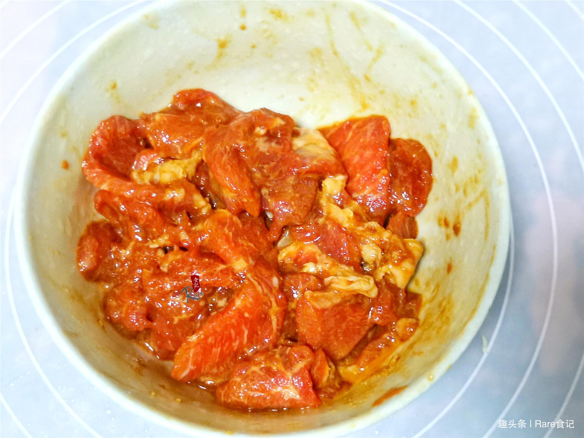 娘俩晚餐如此做，饭菜一锅出，有荤有素还便宜，7元就能饱了