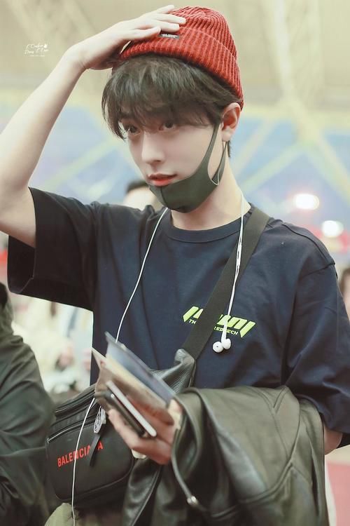  霸屏|肖战即将开启霸屏模式！3部作品均要定档，海报再登优秀报刊