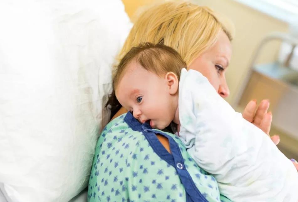 尿布|“家有一老如有一宝”,但老人的养育方式,父母要懂得取舍