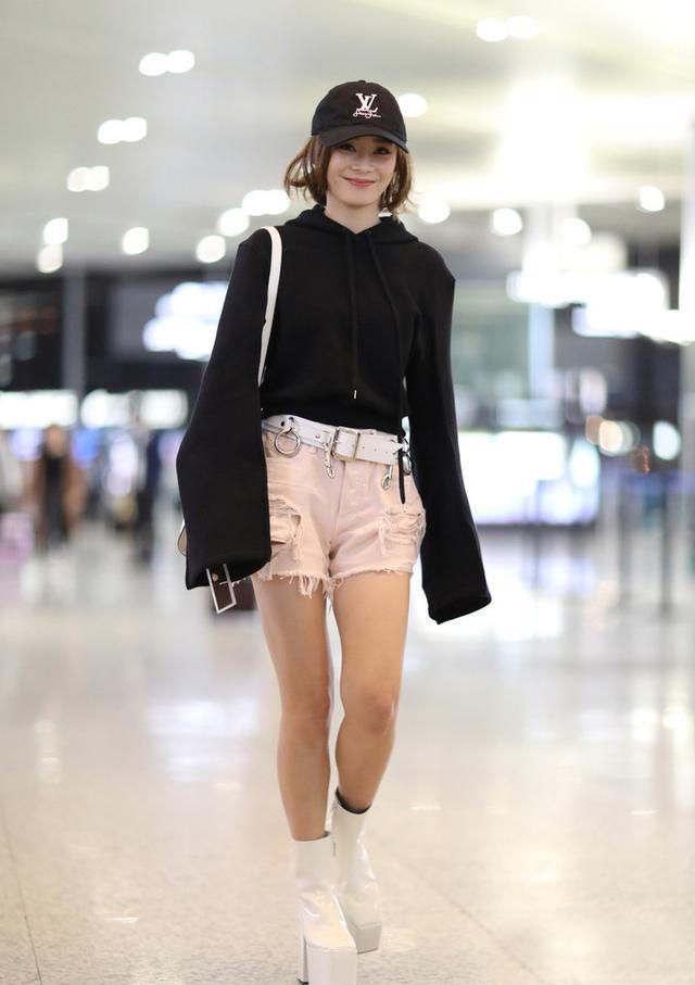 半身 穿卫衣建议搭配这5款下装!洋溢着青春气息,十分时髦谁穿谁好看