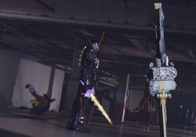 假面骑士圣刃新现场剧透图:最后一位骑士疑似出场大战王剑