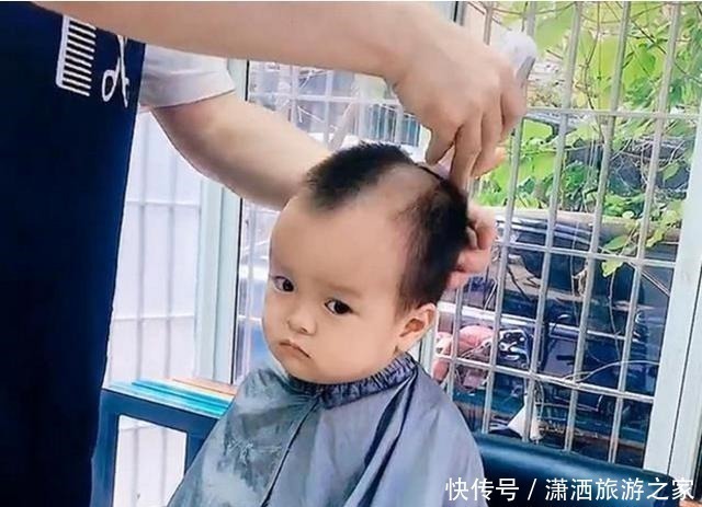 宝宝|妈妈带娃去剪头,看到自己的新发型后,宝宝请让我一个人静静