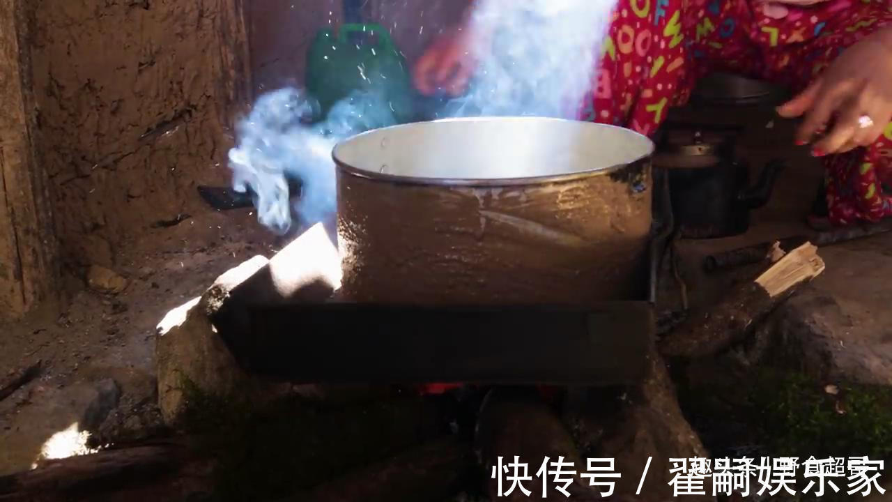 勺子|尼泊尔人不用筷子吃汤面，村长家的儿媳妇下厨，美女煮美食