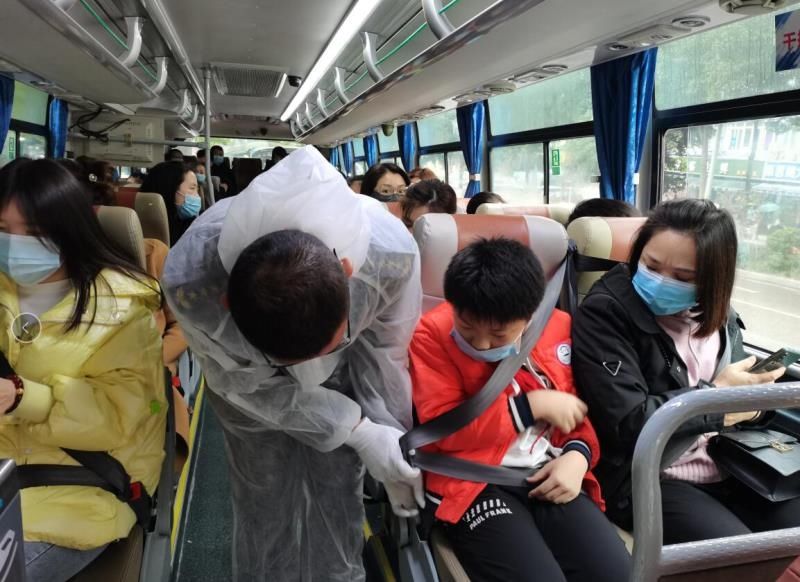 直通车|开通接种疫苗直通车！重庆交开投公交集团助力2300余名师生接种疫苗