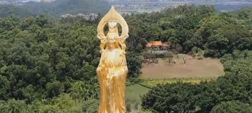 广州番禺莲花山景区有座金色的观音像,网友:好美的观音菩萨