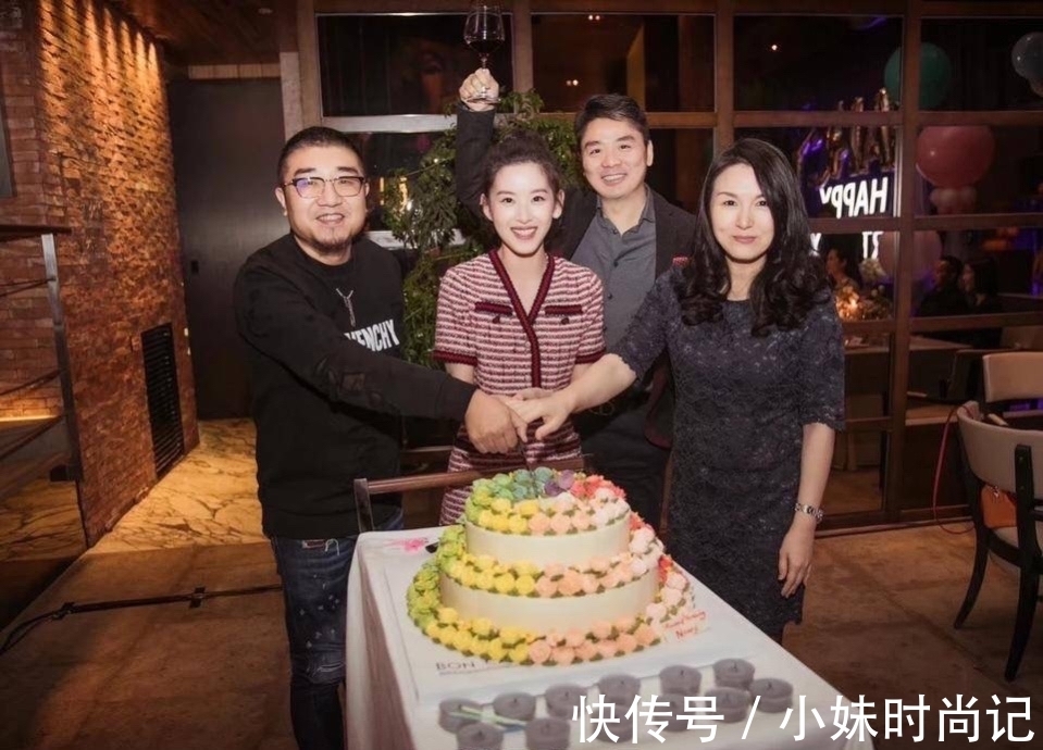 编织裙 奶茶妹妹越来越有阔太范,穿红色小香风编织裙清甜高雅,惊艳逆袭