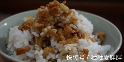 熬猪油,只加盐是外行,多加这2样,猪油又白又香,放一年都不坏!