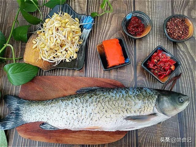 dh吃鱼时，这个部位尽量别动！尤其是孩子更要少吃，为了健康要牢记