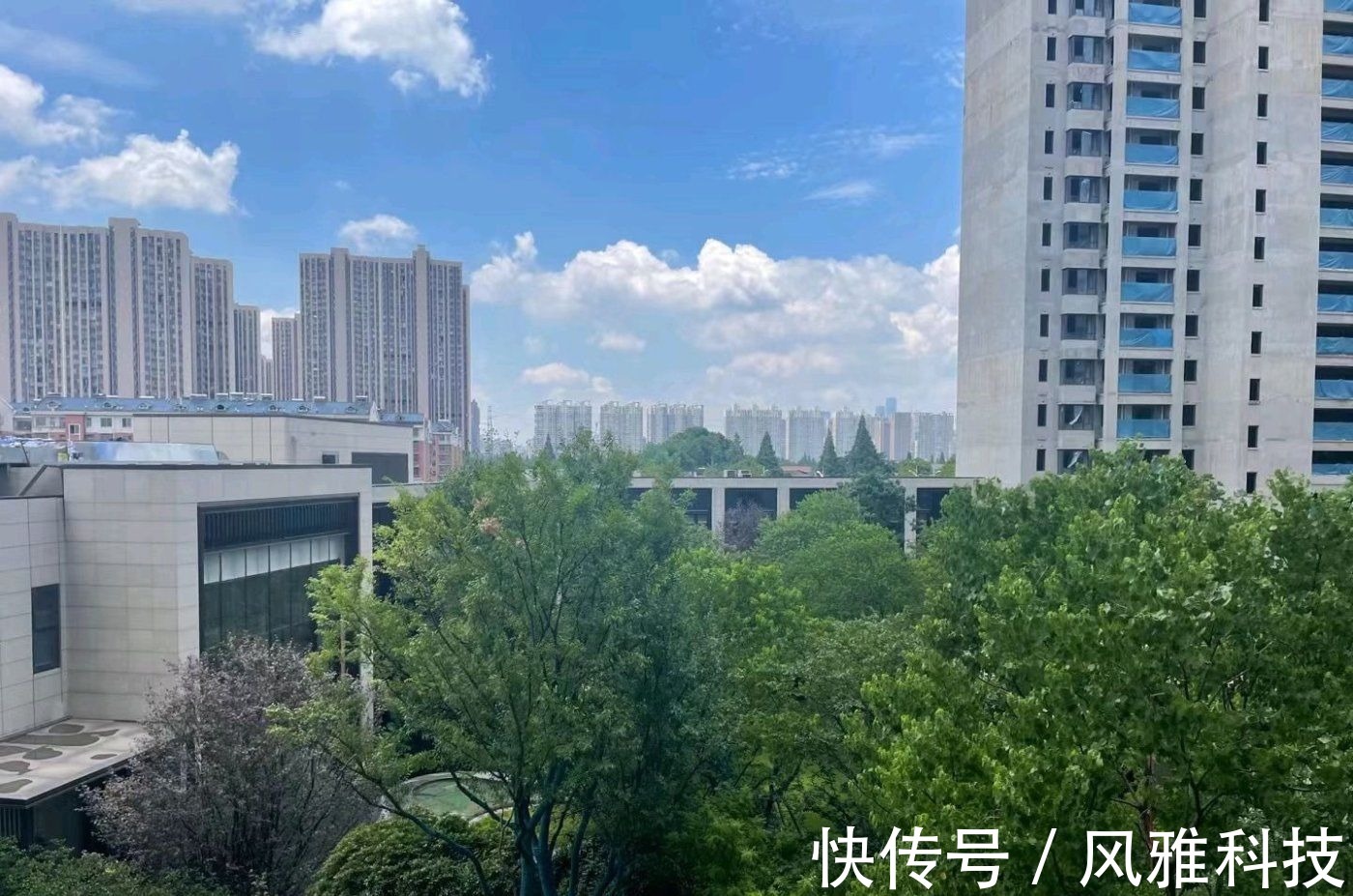 春江天玺|龙湖·春江天玺好不好?置业顾问从项目现场发回新组图