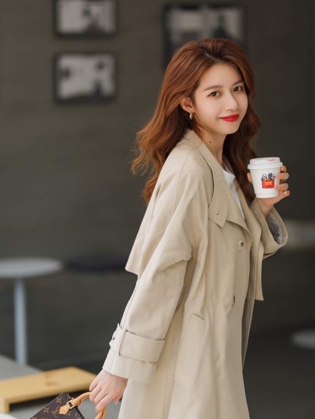 博主|30岁女神博主晒“大衣穿法”火了,年轻10岁不止,网友:又飒又美