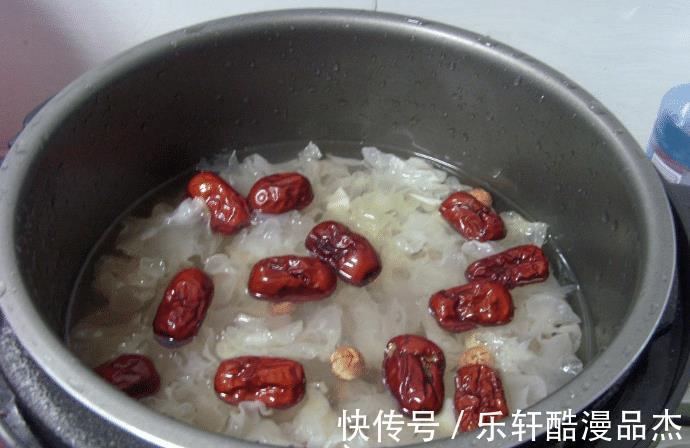 胶质|三伏天里，骨汤靠边站，多做这道甜汤，好喝不腻，常喝气色好