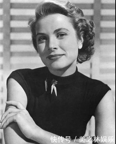 秋冬一款胸针胜过10件大牌珠宝,get胸针的佩戴方式!