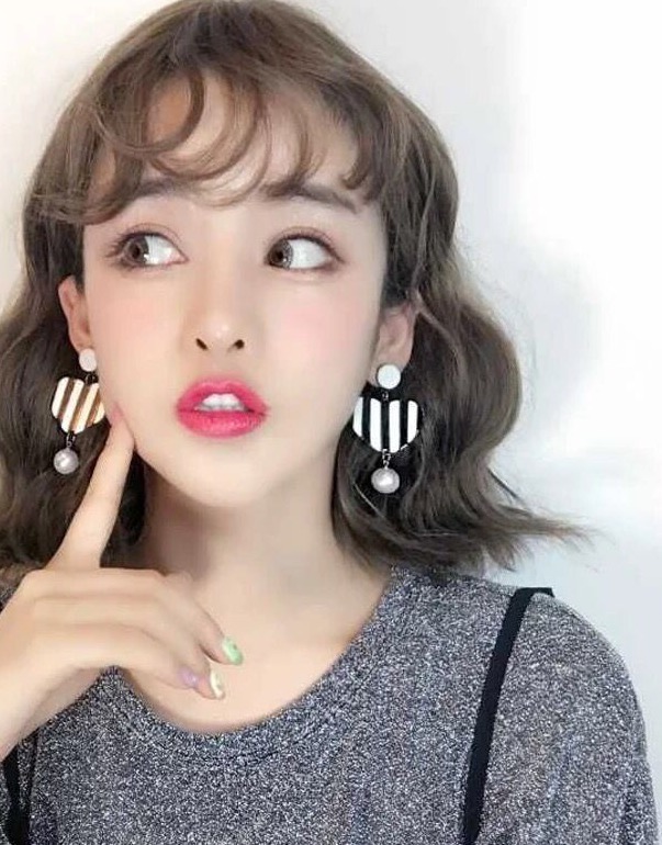 脸小 今年超火的“下巴烫”发型,显脸小又时髦,简直美翻了