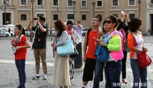 中国游客|中国游客去非洲，看到地上有很多“玉石”，导游提醒不要伸手捡