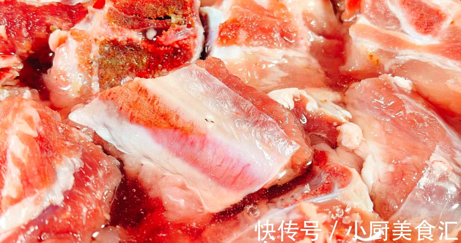 碱性水|炖排骨，有人先焯水，有人直接炖！厨师长：都不对，教您正确做法