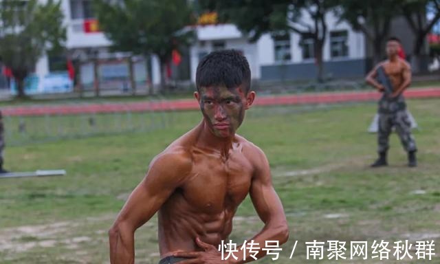 一身肌肉|看了一身肌肉的兵哥哥，女网友：先舔屏，再请求国家分配男朋友！