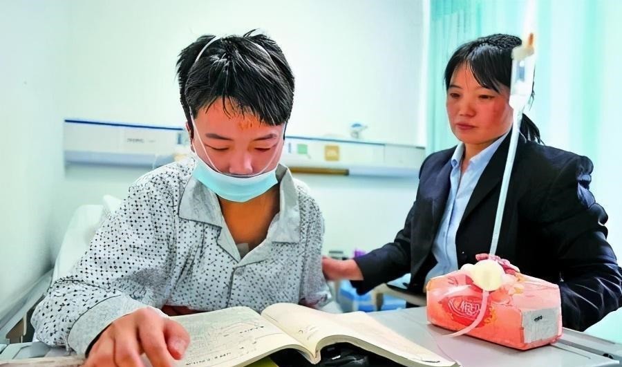 红肉|17岁男孩,一天跑8次厕所,医生查出原因,父母抱头痛哭不相信